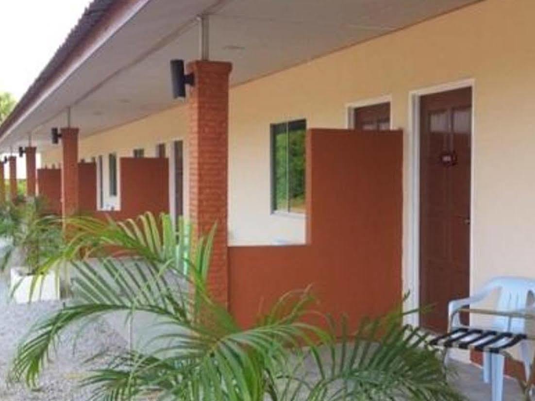 Huda Inn Пантай Ченанг Екстериор снимка