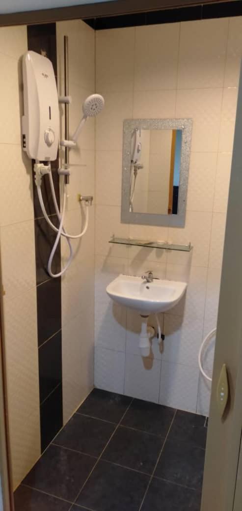 Huda Inn Пантай Ченанг Екстериор снимка